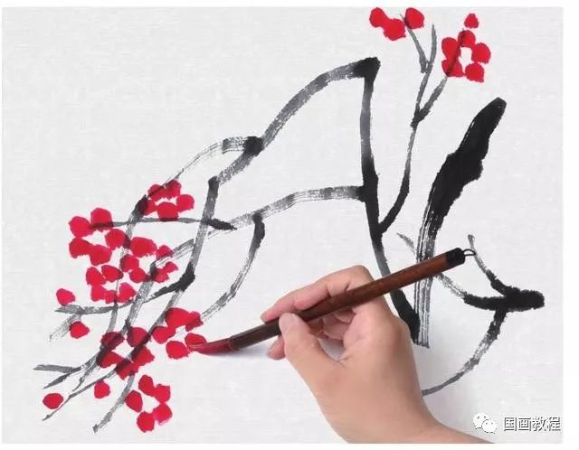 【国画教程】"红花墨叶"简单学,几分钟一幅《红梅图》
