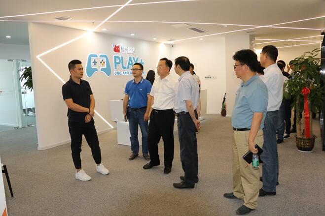 南京市江宁区区长严应骏,副区长周育刚等领导莅临南京