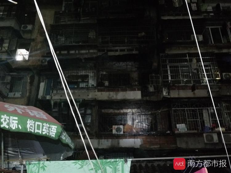 广州建设二马路出租屋夜间突发大火!幸无人伤亡,街道办安置住户_火灾