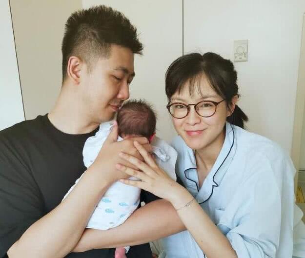 著名主持人李艾坚持用母乳喂宝宝，却因为睡不好觉而崩溃:李艾主持人