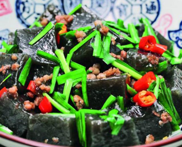 【黑豆腐才是江西的地区的招牌菜 家家户户都自己做】自制豆腐的做法