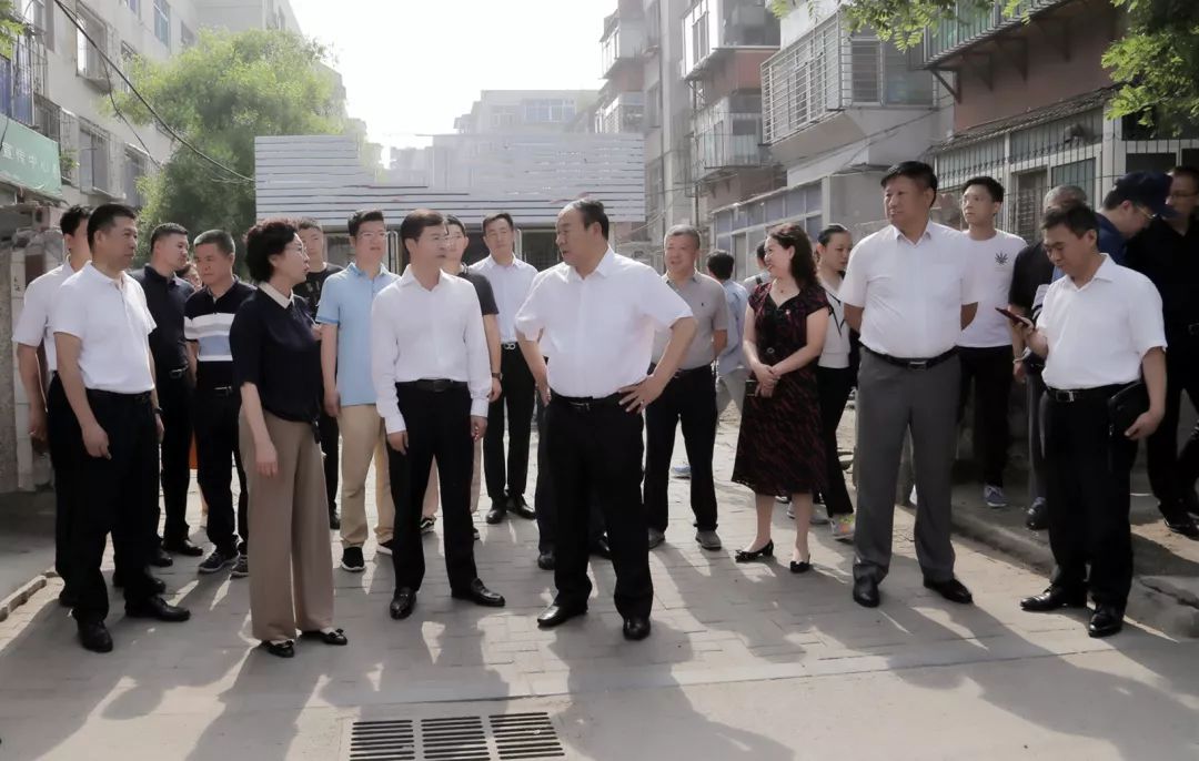 创卫工作市委书记王德佳督导检查我委包保社区创卫工作