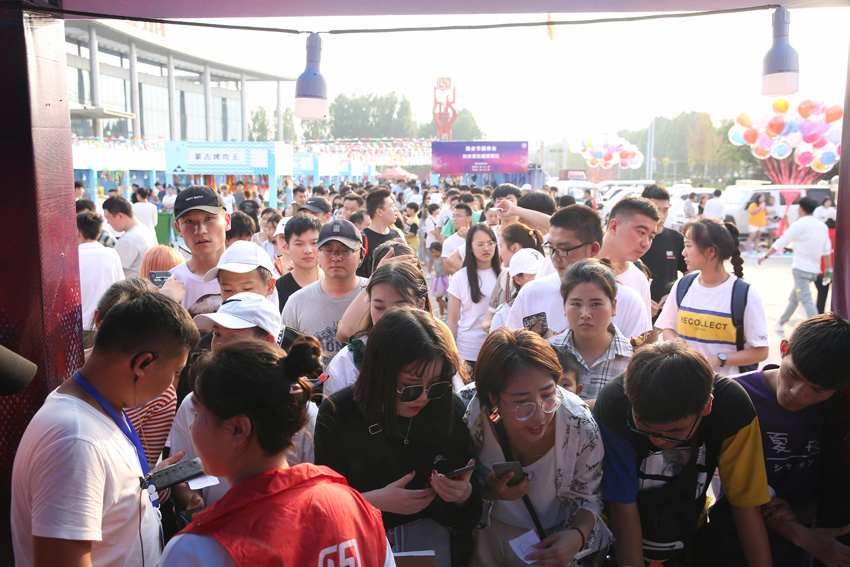 电音节推广70万+现场购票处电音节推广70万+开场前电音节推广70万+现场人气