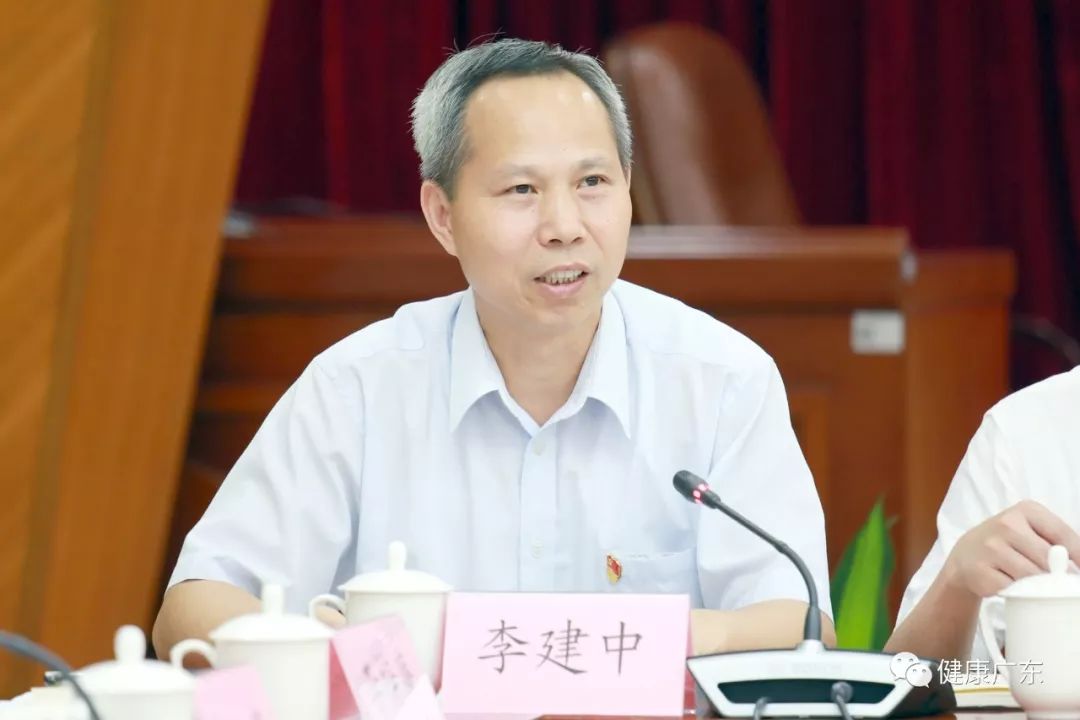 ▌巡视员李建中发言▌医政医管处处长邓惠鸿发言▌卫生应急处处长吴