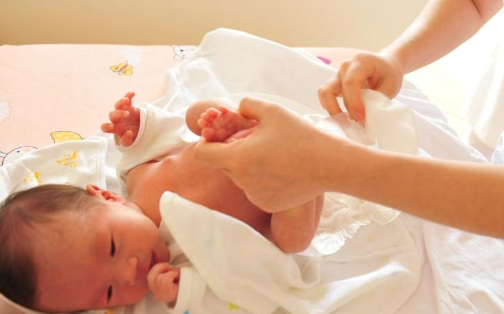                     原创            宝宝的尿不湿多久换一次好？宝妈们做对了，宝宝远离尿布疹