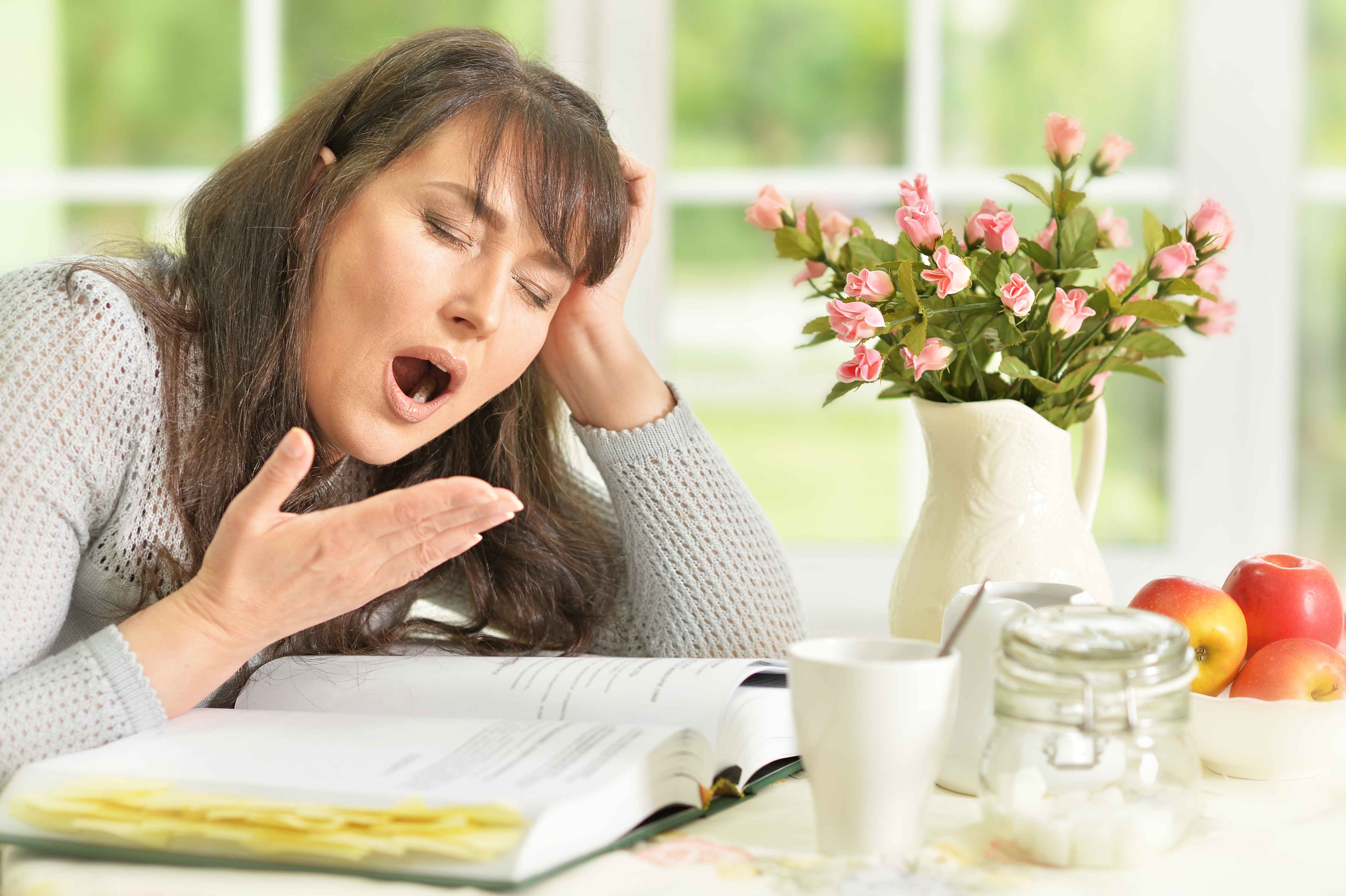 午后犯困怎么办？这5个提神方法比咖啡更管用！