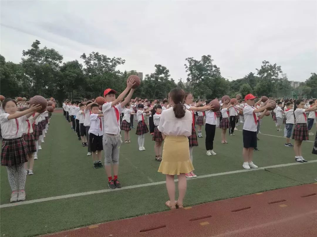 景小| 花样篮球,"靓"动校园 ——景明佳园小学迎接雨花台区大课间活动