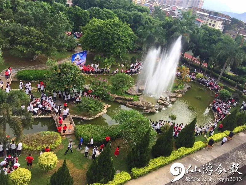 今年我县中考设429个考场,全县共设12个考点,分别是仙游一中,仙游二中