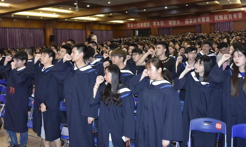 上海震旦职业学院2019届毕业典礼隆重举行