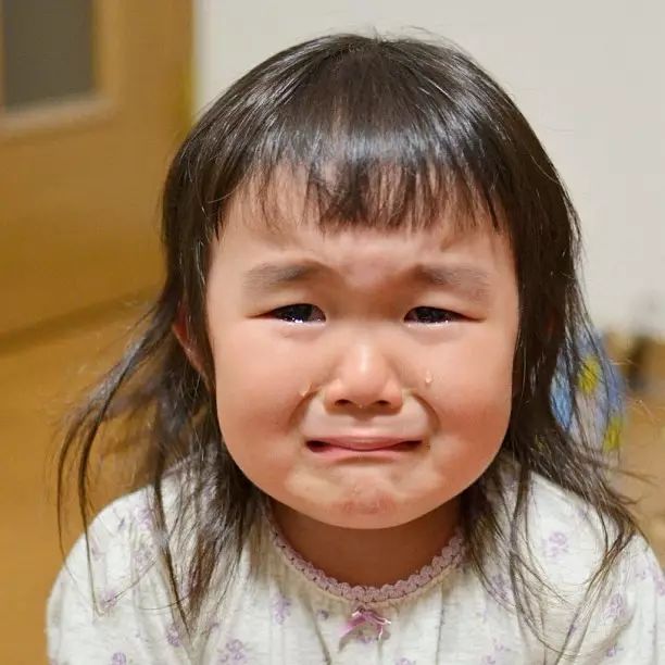 四岁小女孩凭借她的