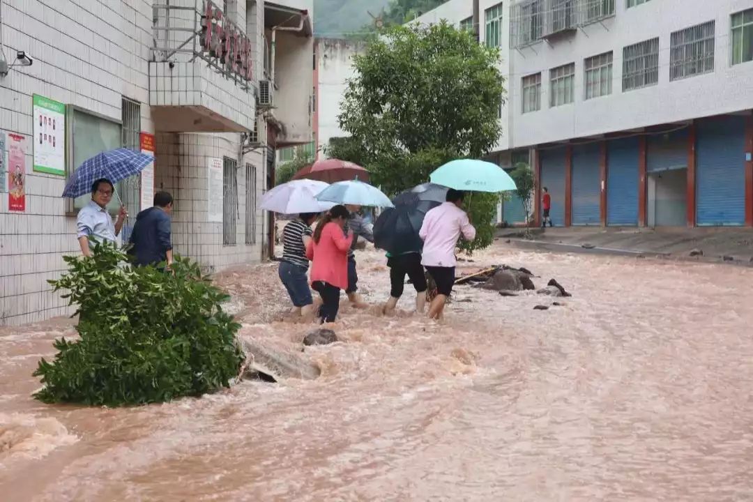 通江县城到永安镇,泥溪镇,铁溪镇,两河囗镇,洪口镇,沙溪镇方向的农村