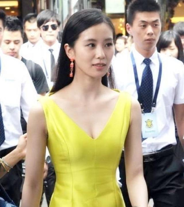 原创路人镜头下的明星,有的颜值依旧在线,有的让人怜惜!