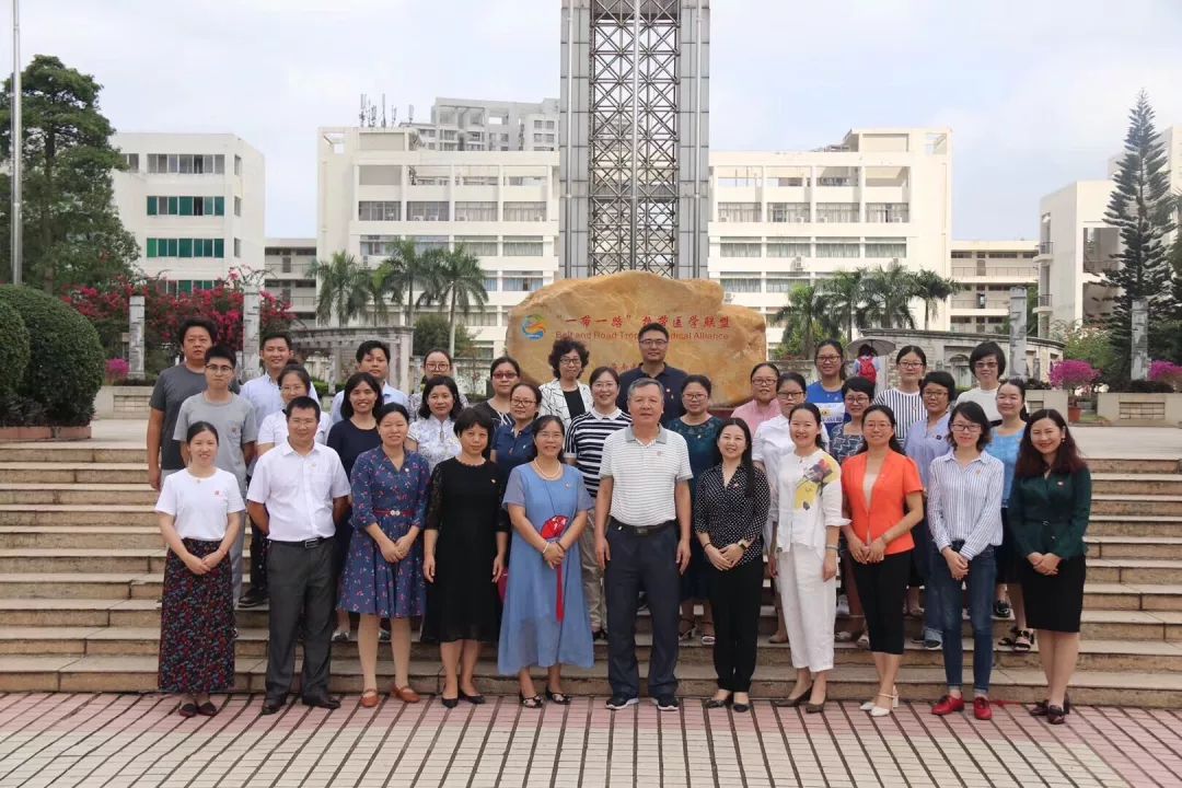 展望多彩天空开启医学人生欢迎报考海南医学院公共卫生学院