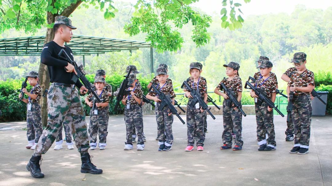 学习西点军校,世界童军训练方法,结合青少年体能,心理现状精心编制