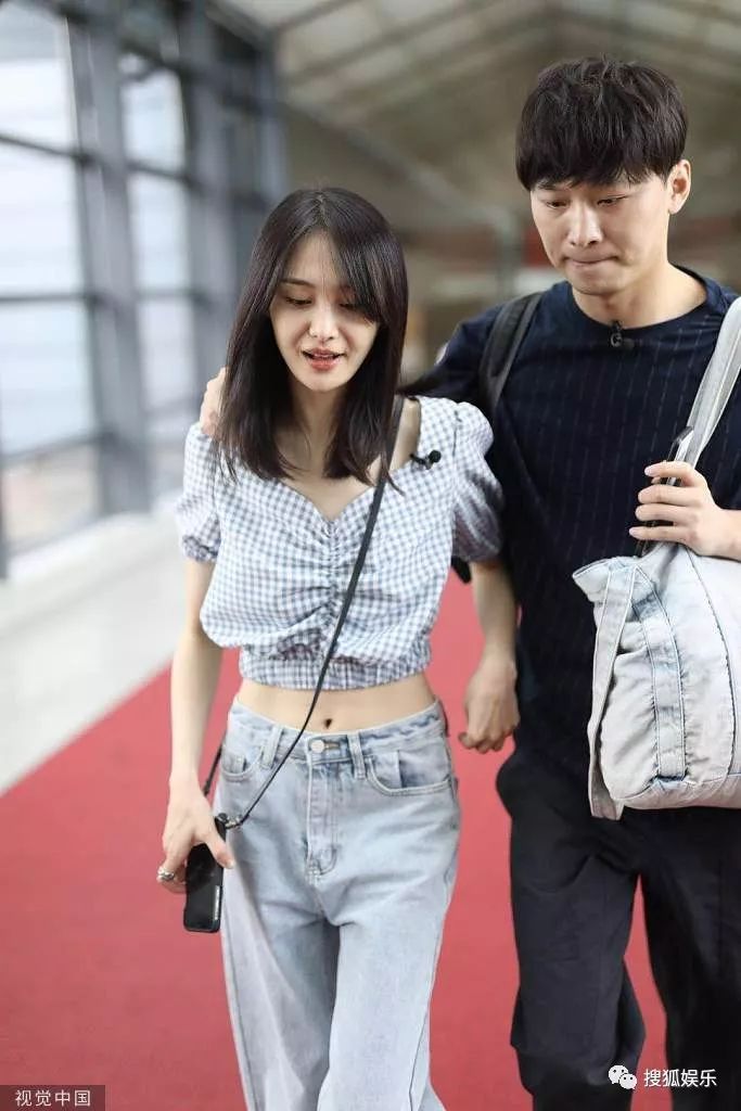 娄艺潇恋情曝光?郑爽与男友同框;王大陆有女友?