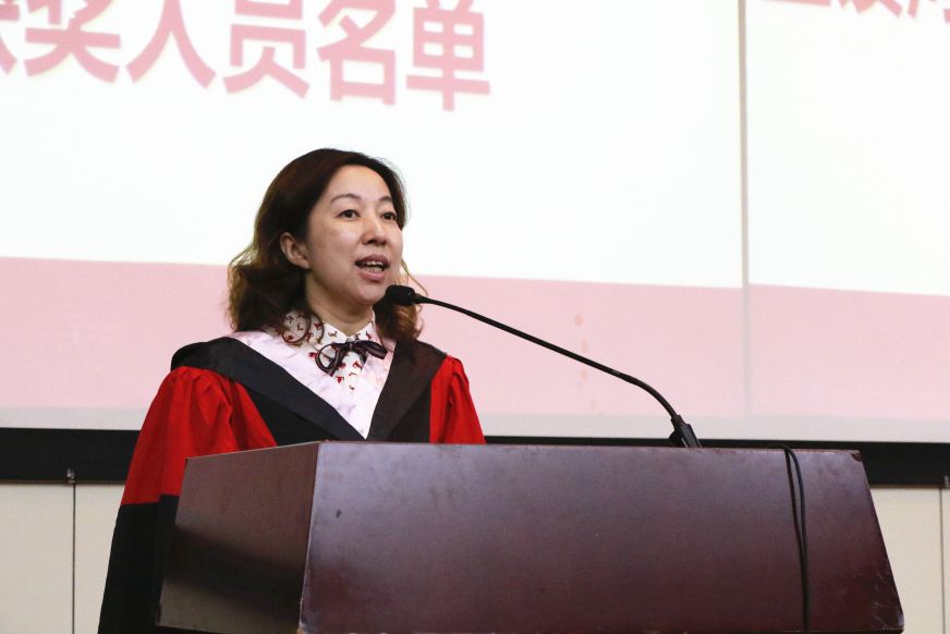 现场河海大学法学院2019届毕业生学位授予仪式暨2019届优秀毕业生颁奖