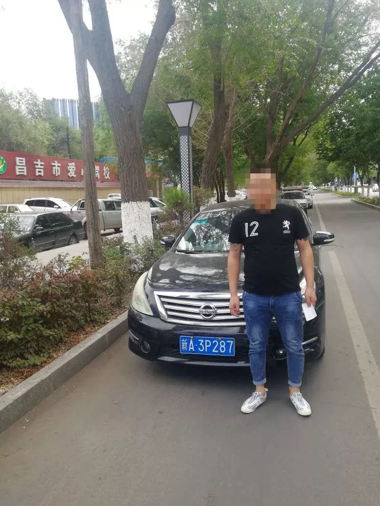 胆大新a8na95小轿车司机伪造驾驶证被昌吉交警查获