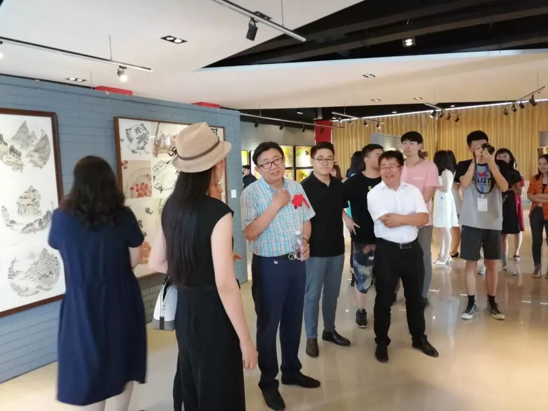 第1191期内蒙古师范大学鸿德学院艺术设计系2019届毕业作品展