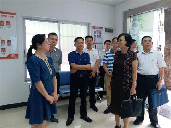 市委组织部副部长杜丽霞到农林街东园新村社区调研基层党建工作情况