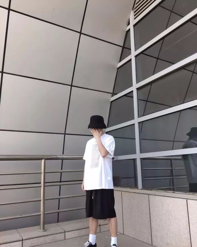 男生如何拍照,看起来像网红?一个帅逼是怎样拍出来的!