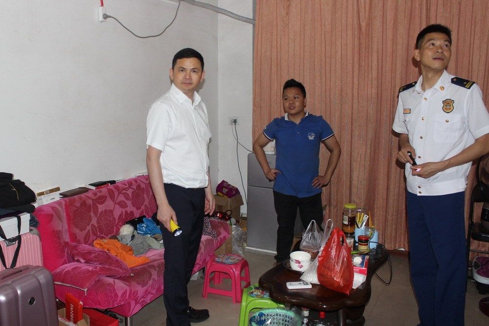 蓝色暴雨预警 不碍消防夜查——市委常委,常务副市长张榜桃带队督查