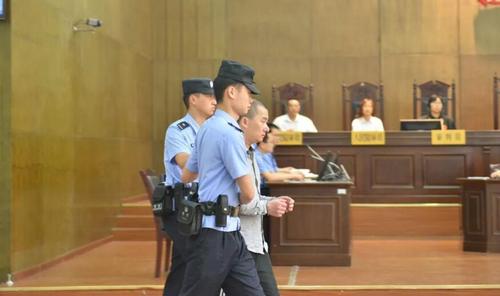 男子杀害狱警,刺伤法官被判死刑 受审不认罪不悔罪