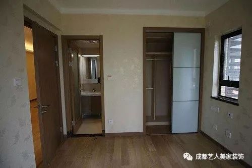卫生间的门怎么设置才好看 e73d3eb94faf4f62beaa71826fbae2a8.jpeg