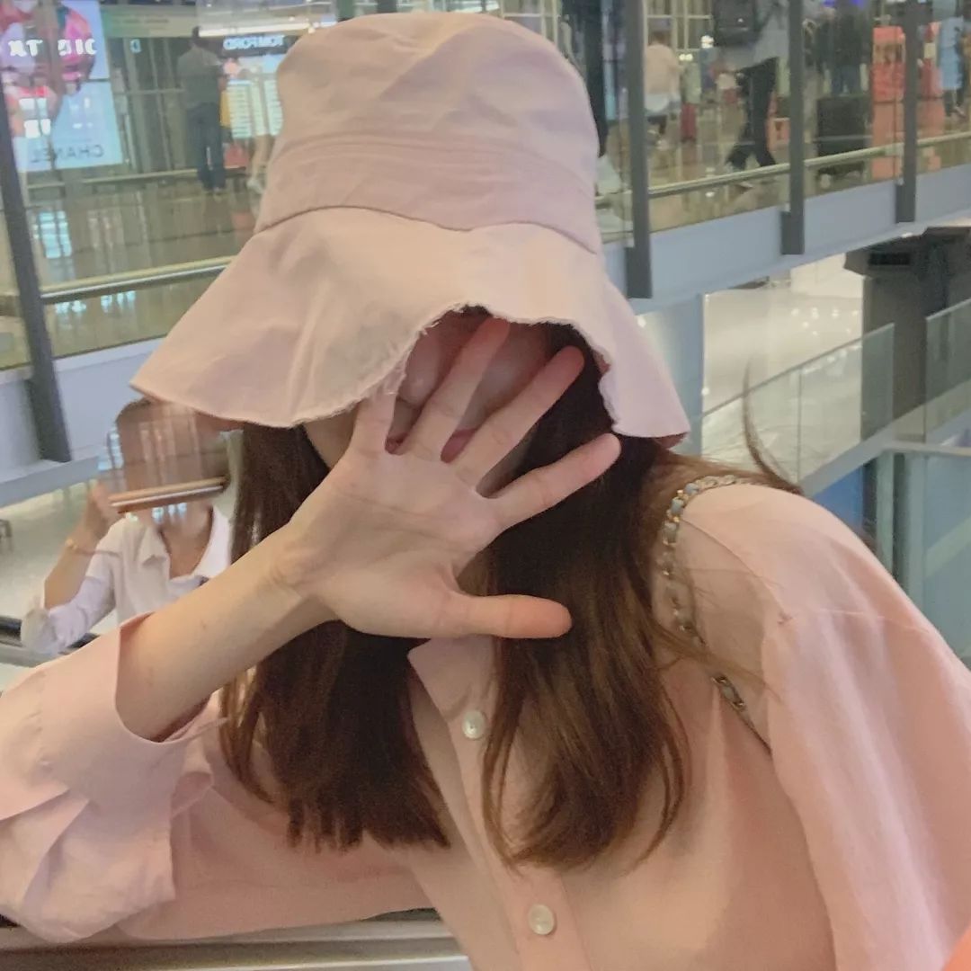 女生头像丨不需要你理解,闭嘴是你应该做的.