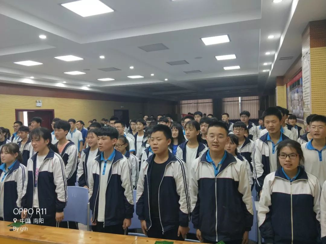 青春心向党 建功新时代 ----南阳市八中2019年入团宣誓仪式