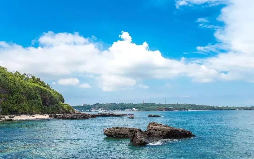 暑期涠洲岛 | 吃野生海鲜,热带水果,海钓,帆船,潜水.