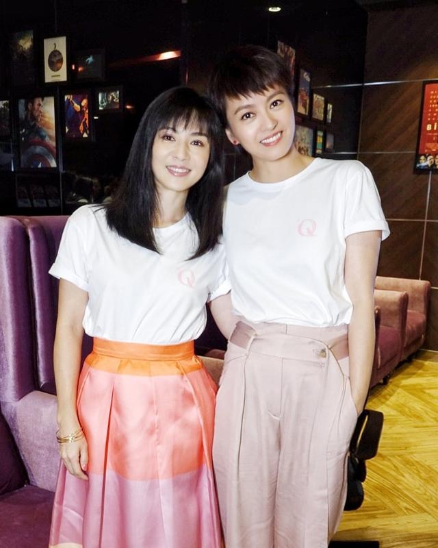 原创梁咏琪和好朋友一起工作两位都是冻龄美女画面又美又有爱
