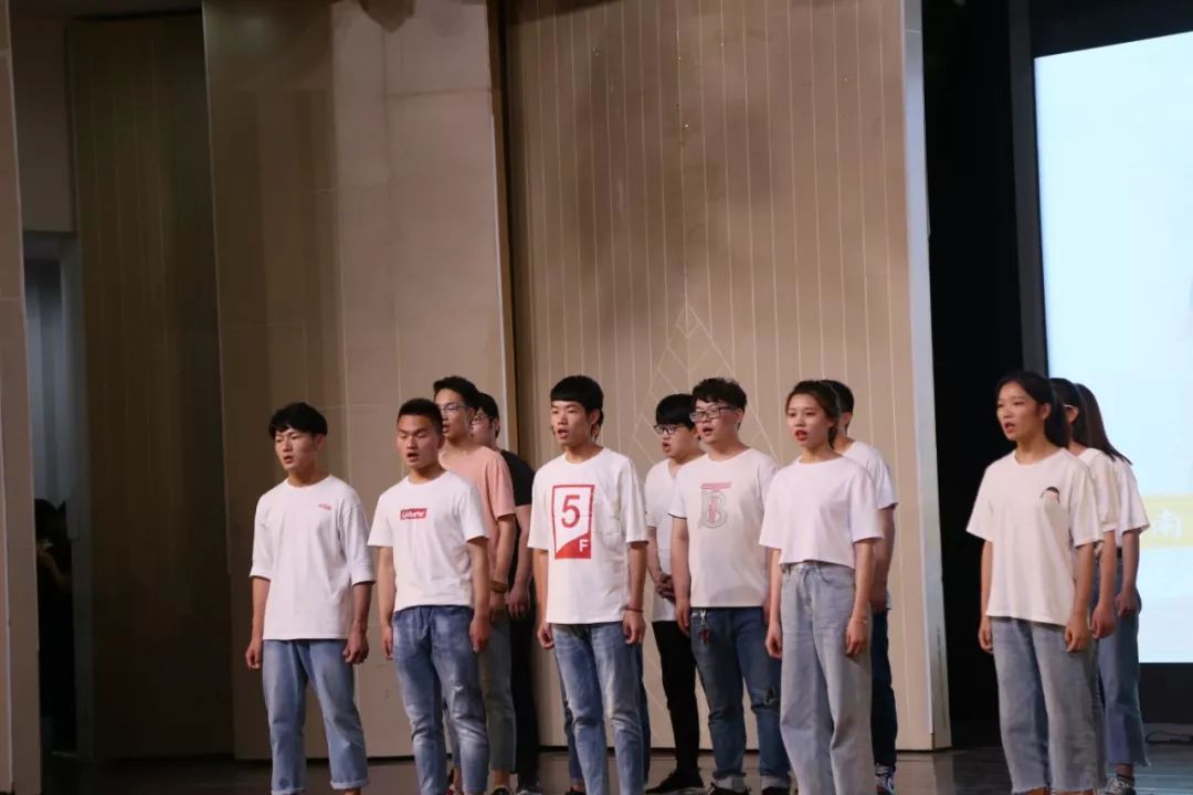 表演者:焦静修《霸王卸甲》表演者:王恩慧 郭良敏