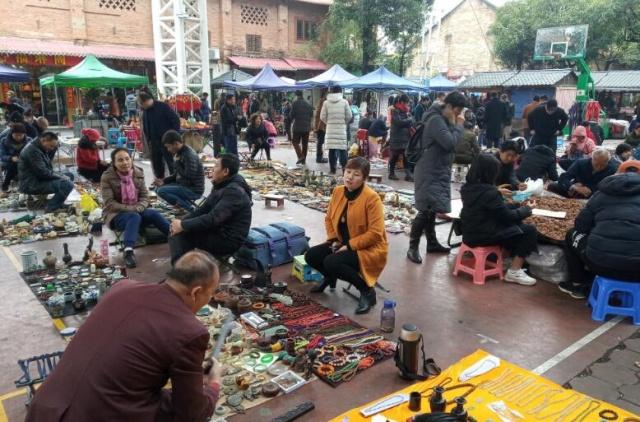 黄贝岭一房东每天去隔壁古玩城淘宝贝收的房租都用来买古董了