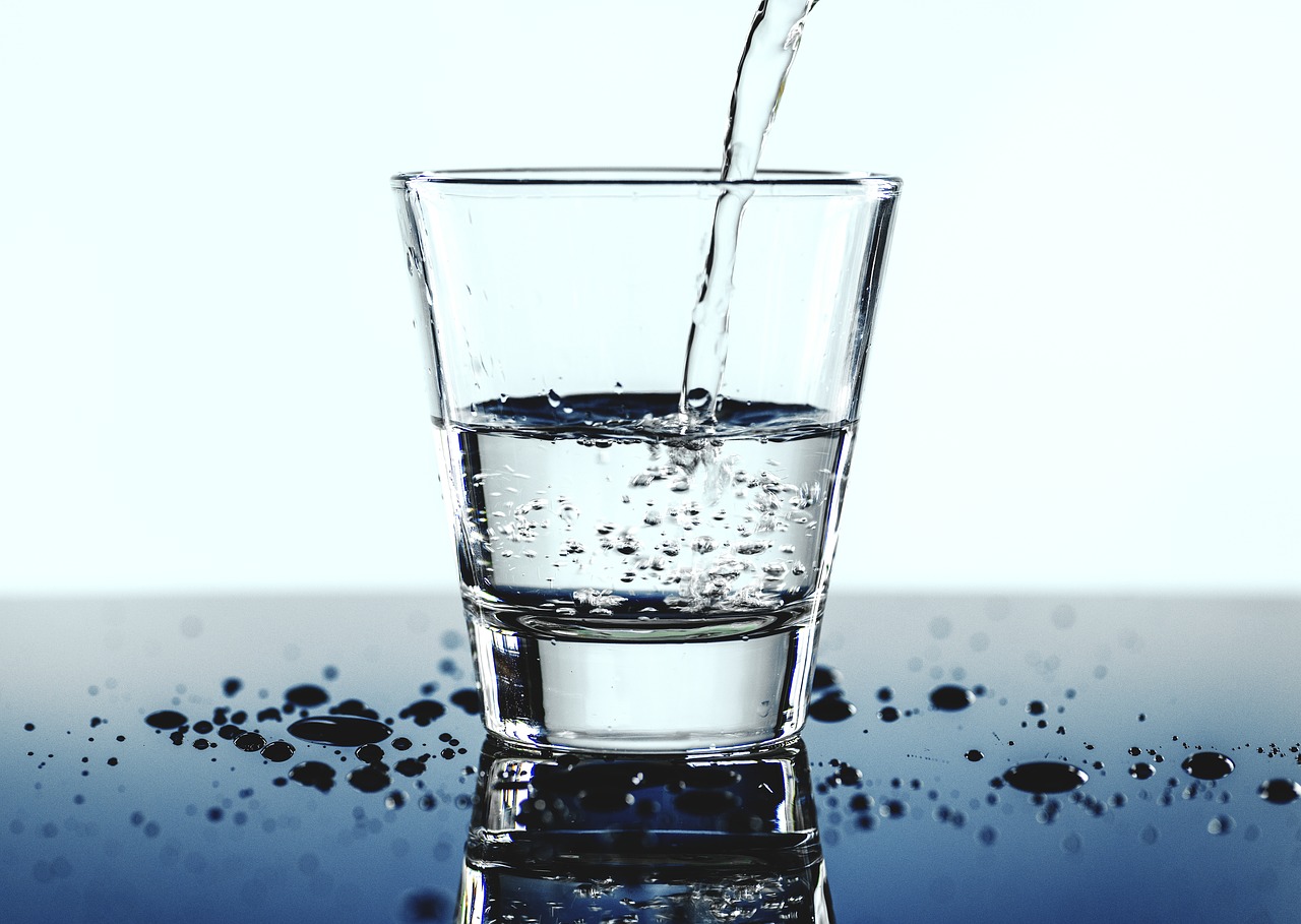 脱水真的会导致身体发抖吗？|身体发抖