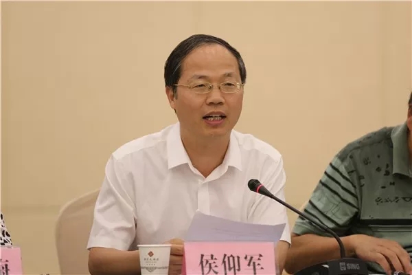 会主任,中南民族大学文学院教授向柏松,中国社会科学院研究员户晓辉