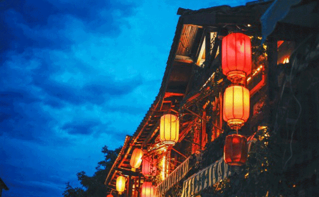 day  :大理古城(2-3 小时)—大理大学(1 小时)—崇圣寺三塔(   小时)