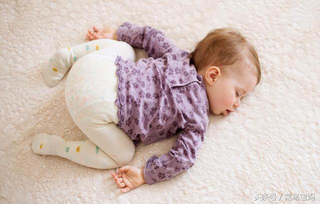 初为人母，知道该让宝宝用什么样的睡姿吗？ 什么样的睡姿能让脸变小