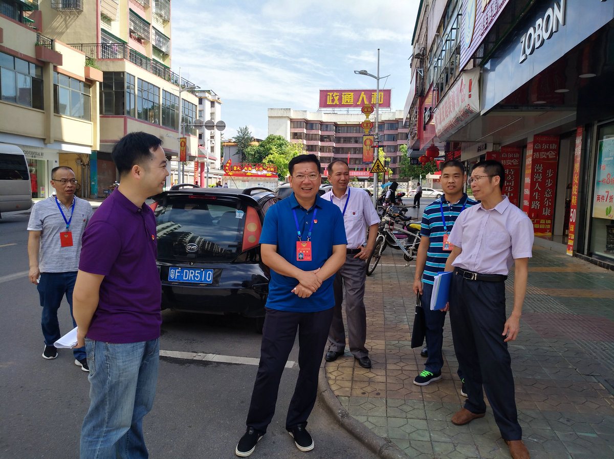 南雄市政协副主席袁元桃督办《关于提升改造土特产一条街的建议》重点