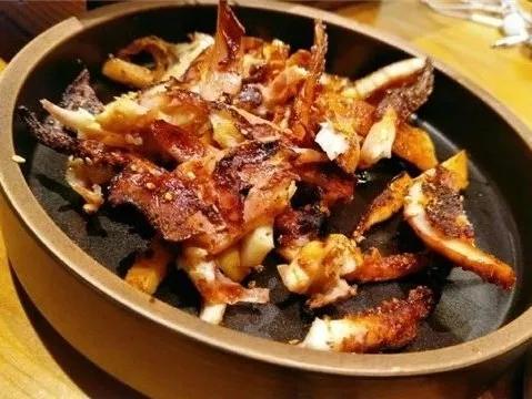 一块烧红的铁板用锤砸猜成语_烧红的铁板