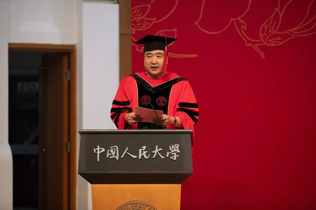 中国人民大学统计学院学术委员会主任张波教授宣读《硕士,学士学位