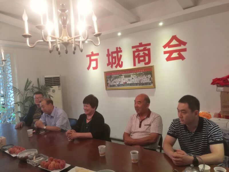 会的还有:郑州方城商会会长助理王曙光,执行常务副会长毛玉泽,冯金旺