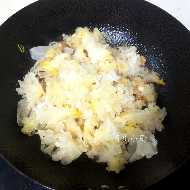 银耳怎么炒最脆 4d2db13a97f74691a2634bd6660a54a4.jpeg