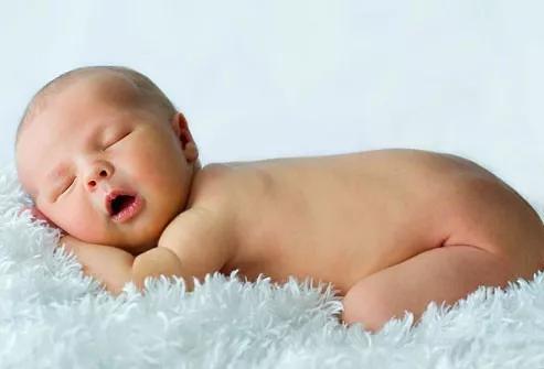                     孩子感冒不吃药会拖成肺炎、脑炎、鼻窦炎吗？