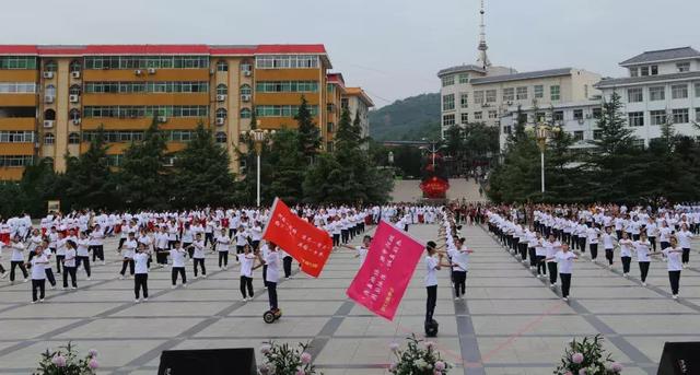 延安黄陵黄陵县桥山中学举行第二届校园文化艺术节暨书香校园成果展示
