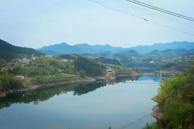 因流水镇地处瀛湖中心位置,被誉为"汉水明珠,去过这里游玩的人说"有
