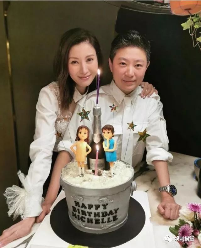 李嘉欣49岁生日会新照透视上衣加短裤上阵玩到兴奋举手尖叫