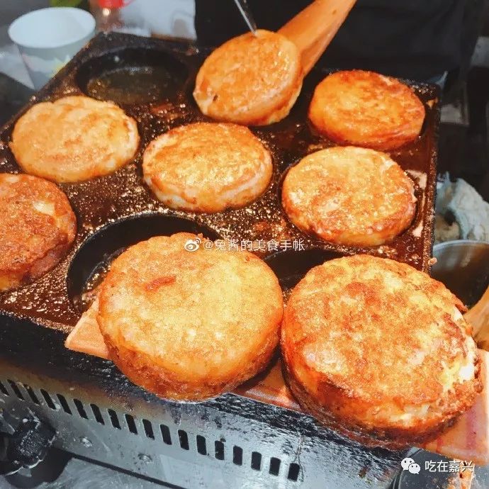 来杭州武林夜市必吃的鸡蛋汉堡！！趁热一大口真是无敌满足啦 鸡蛋汉堡怎么做