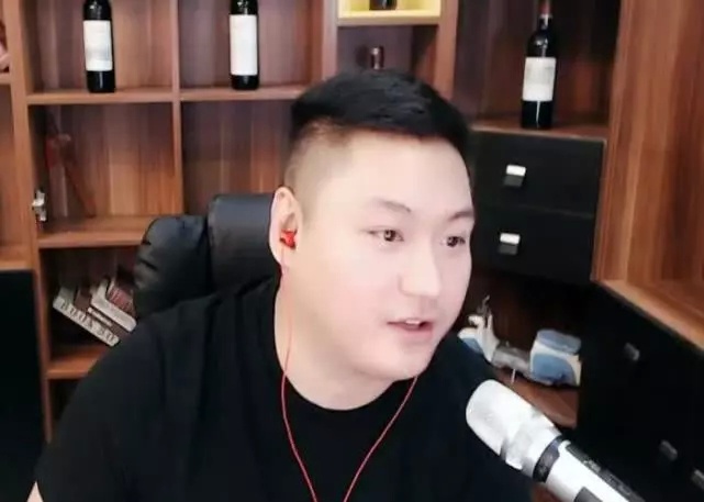 舞帝利哥曝yy内幕,老李称年度准备一千万,怼官方过河拆桥!