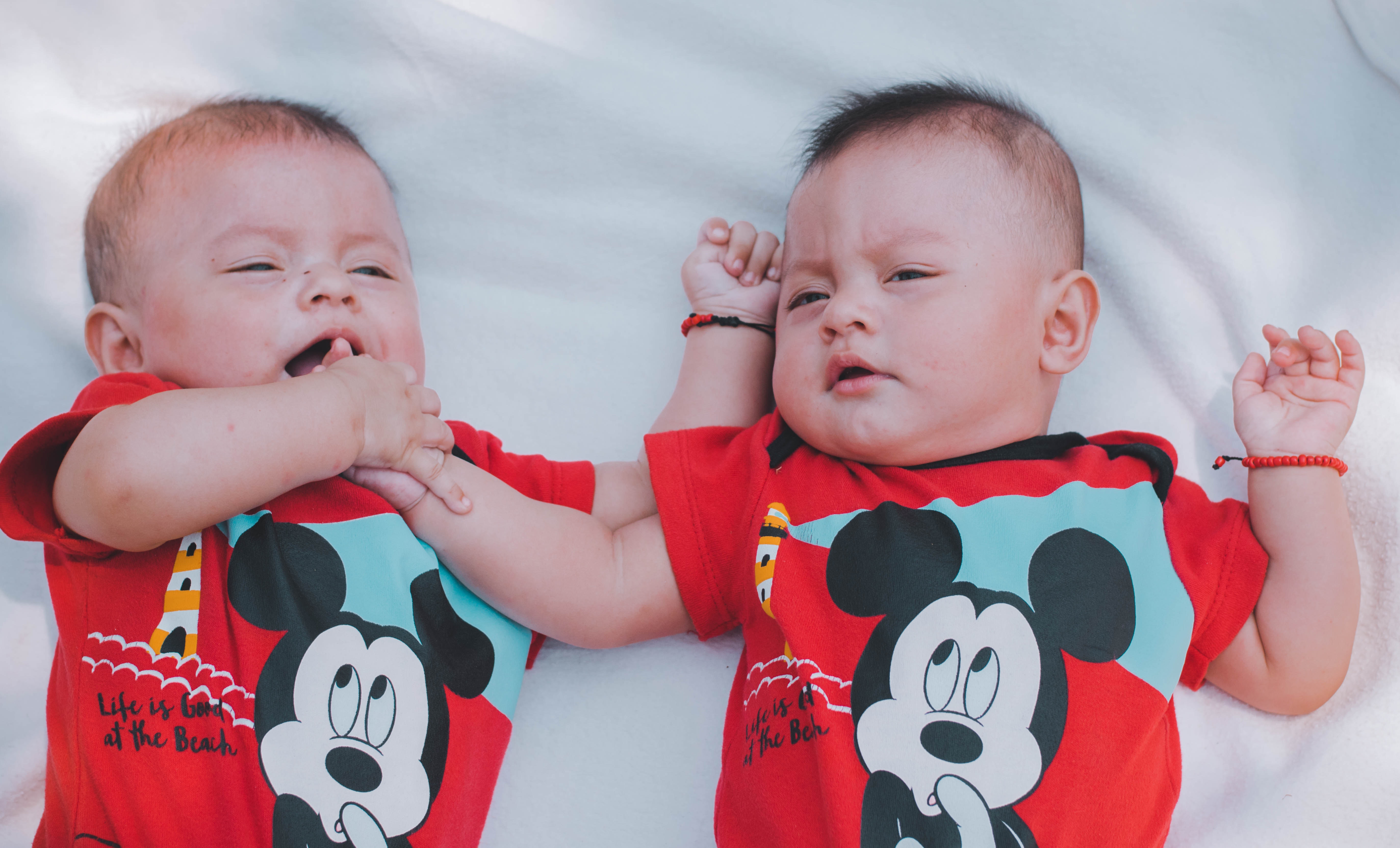 双胞胎婴儿图片（双胞胎宝宝）-幼儿百科-魔术铺