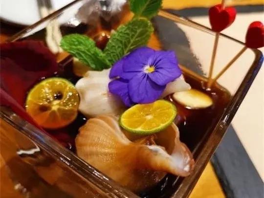 一块烧红的铁板用锤砸猜成语_烧红的铁板